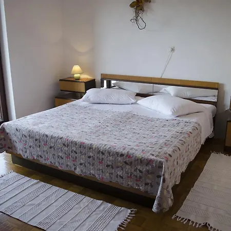 Luno Apartment Zvoneca